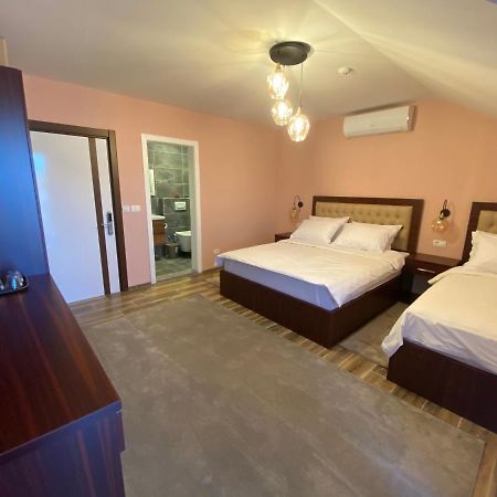 Hotel Kolonja'S Debar Bagian luar foto